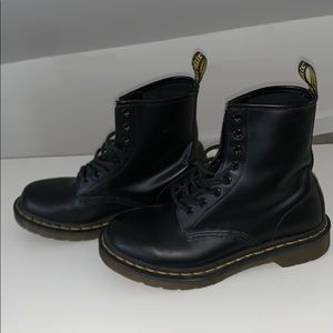 AUTH DR. MARTENS COMBAT BOOTS